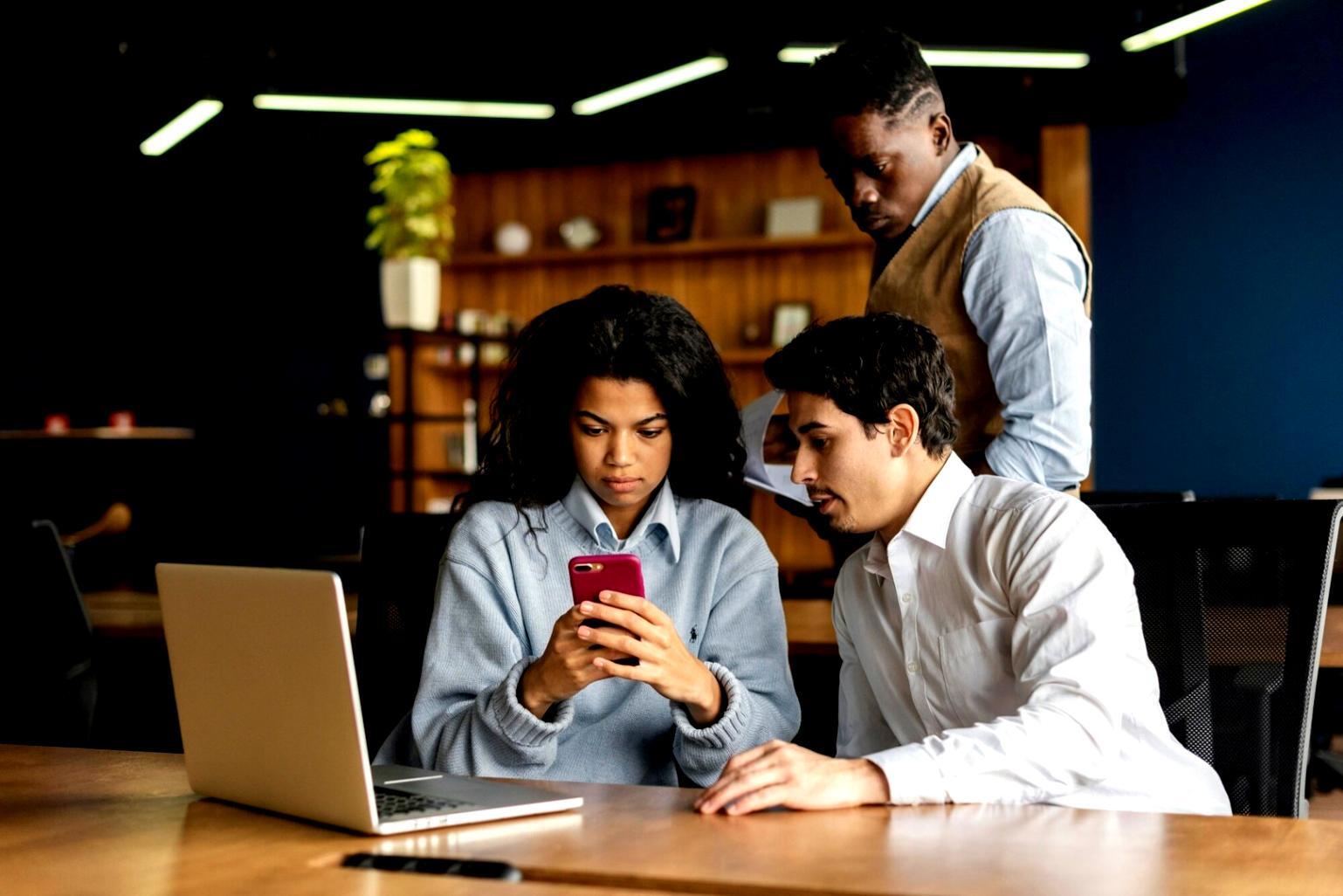 Sesión de formación en gestión emocional con metodología personalizada